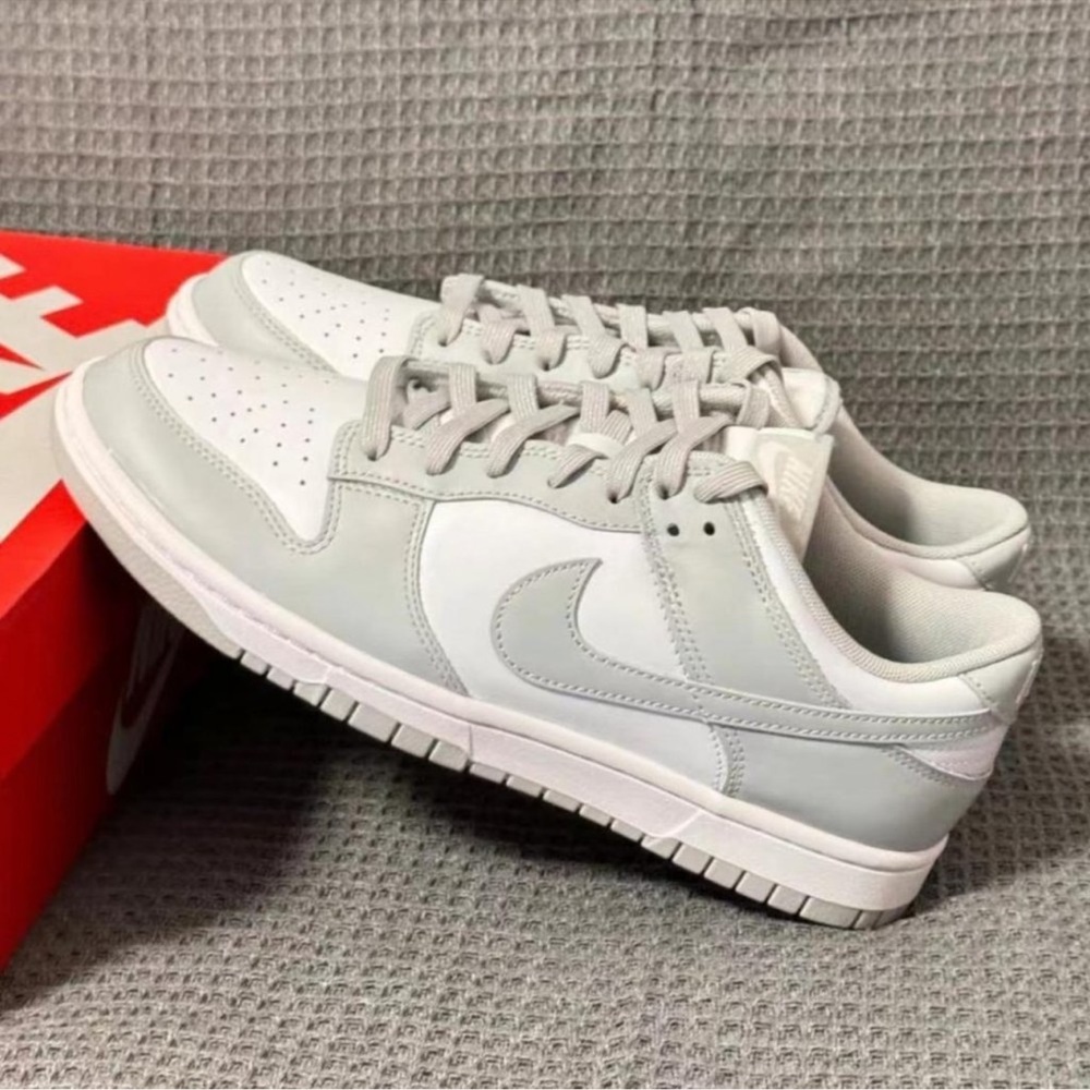 AUTHENTIC NIKE DUNKS GREY FOG